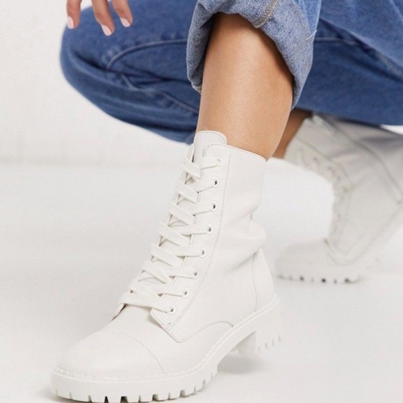 Bershka lace front boots in white - Picture 9 of 9